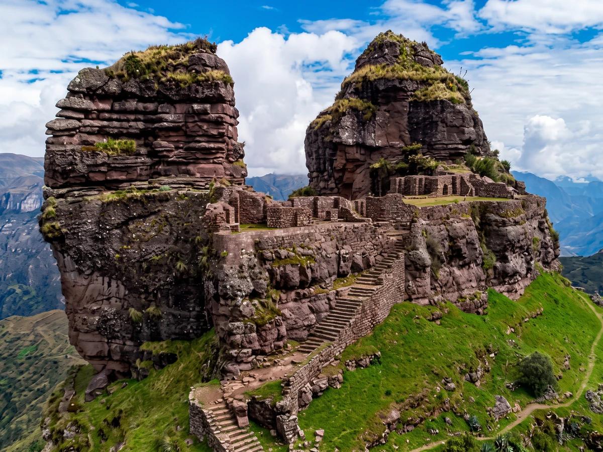 Excursión de día completo a Waqrapukara desde Cuzco | Senderismo y aventura